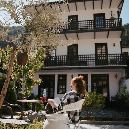 Maya Hostel Берат Экстерьер фото