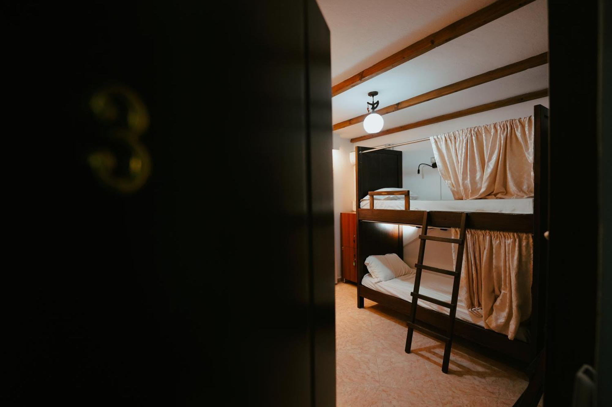 Maya Hostel Берат Экстерьер фото