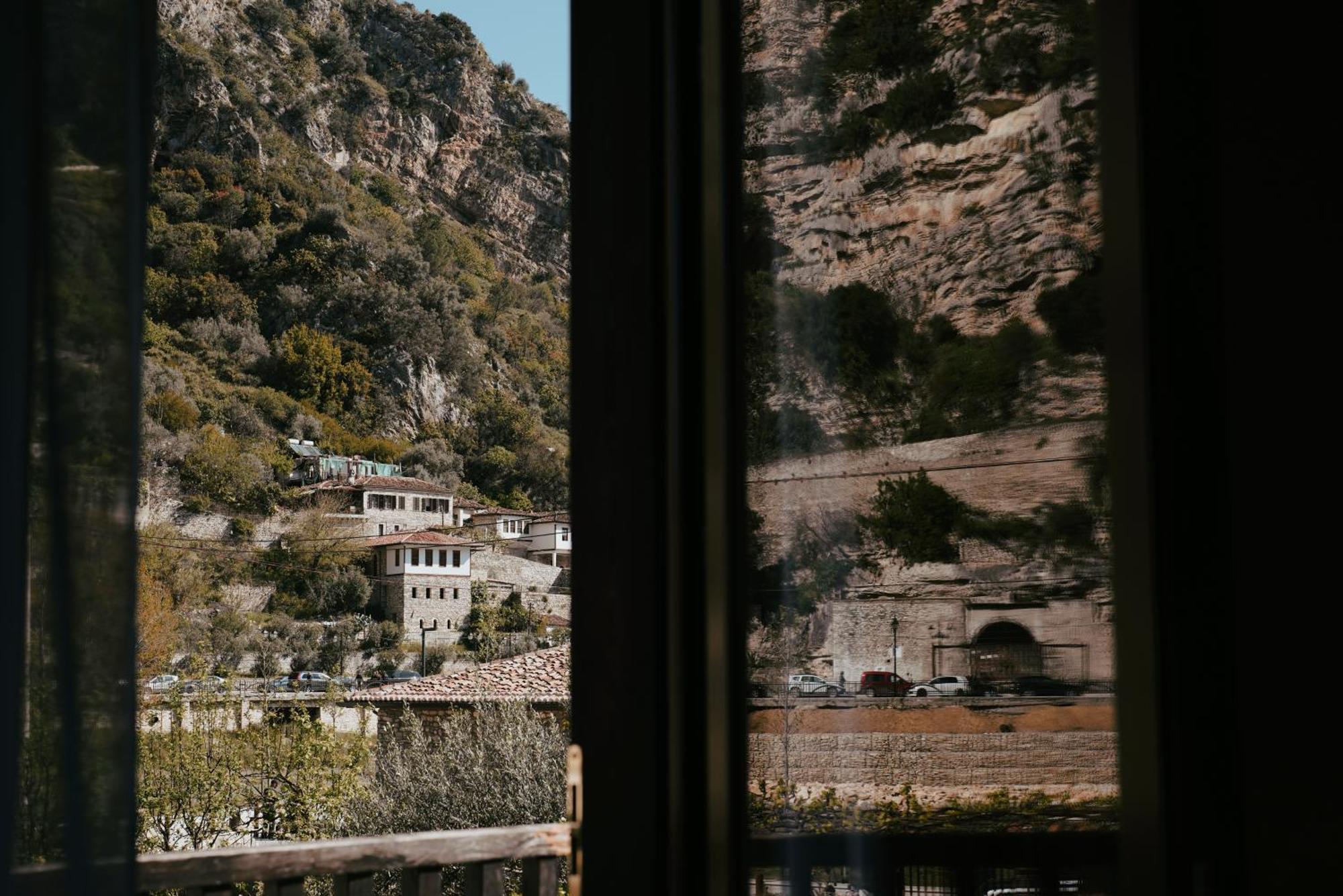 Maya Hostel Берат Экстерьер фото