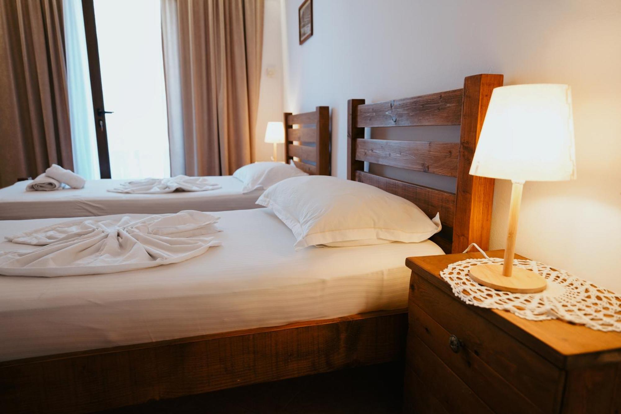Maya Hostel Берат Экстерьер фото