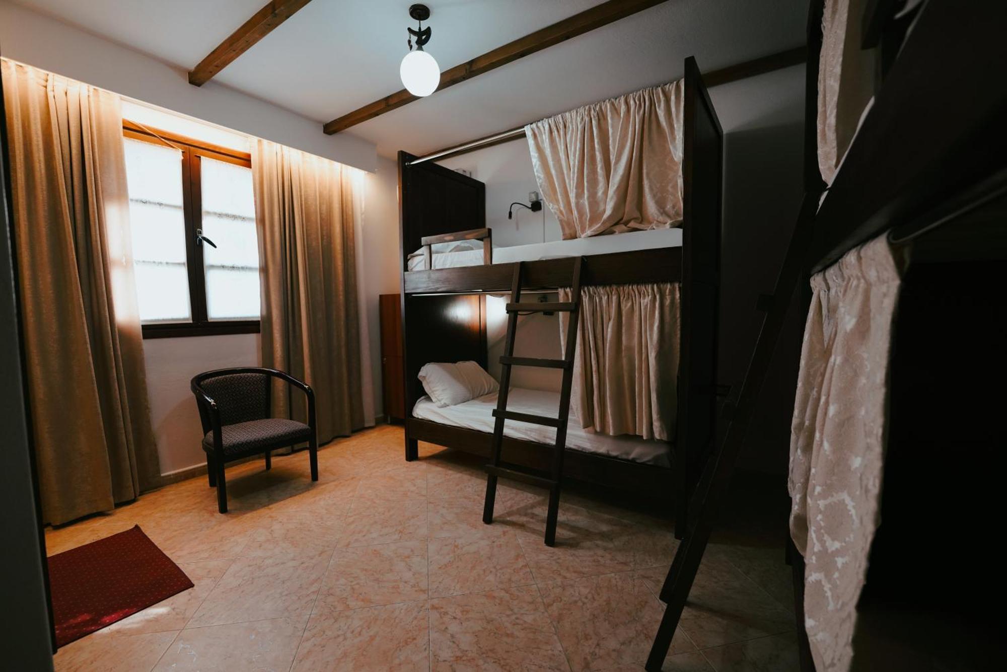 Maya Hostel Берат Экстерьер фото