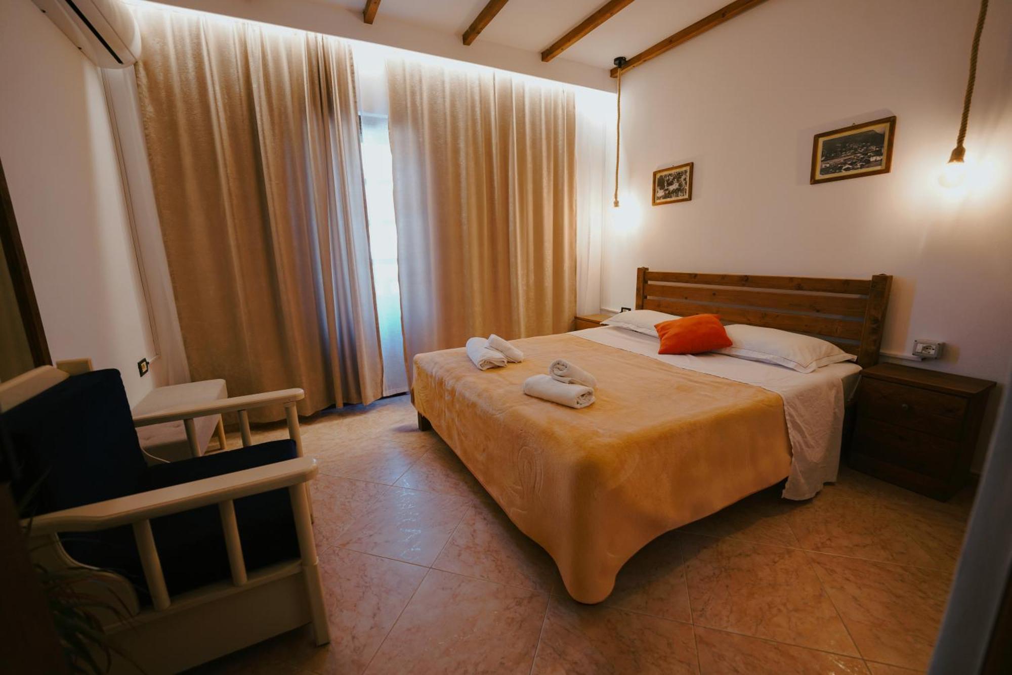 Maya Hostel Берат Экстерьер фото