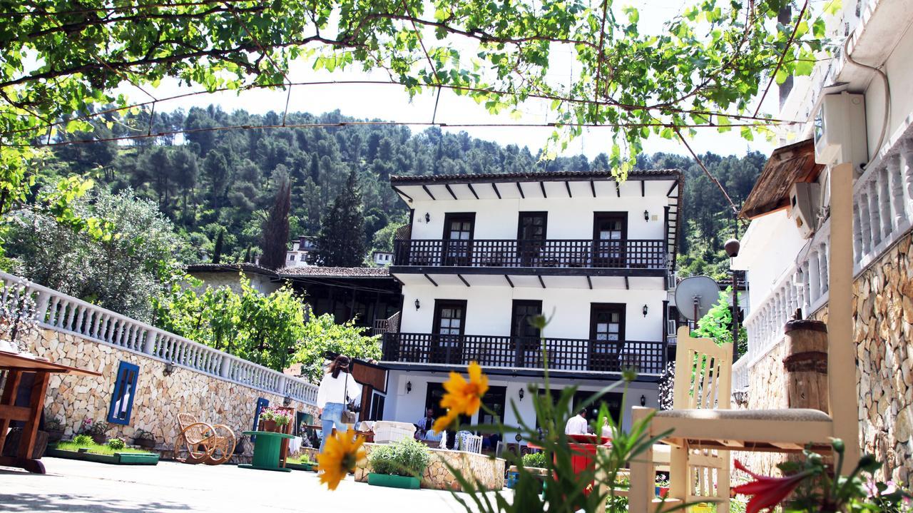Maya Hostel Берат Экстерьер фото